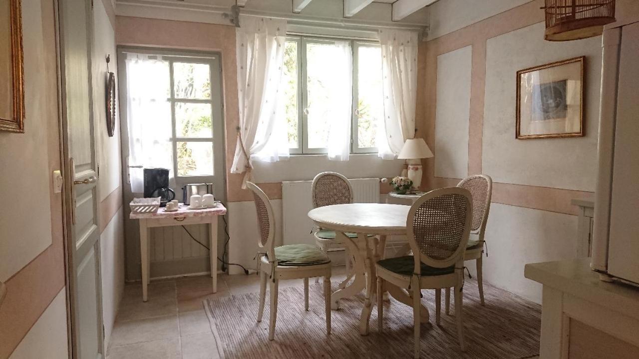 דירות ז'יברני A L'Ombre Du Tilleul מראה חיצוני תמונה